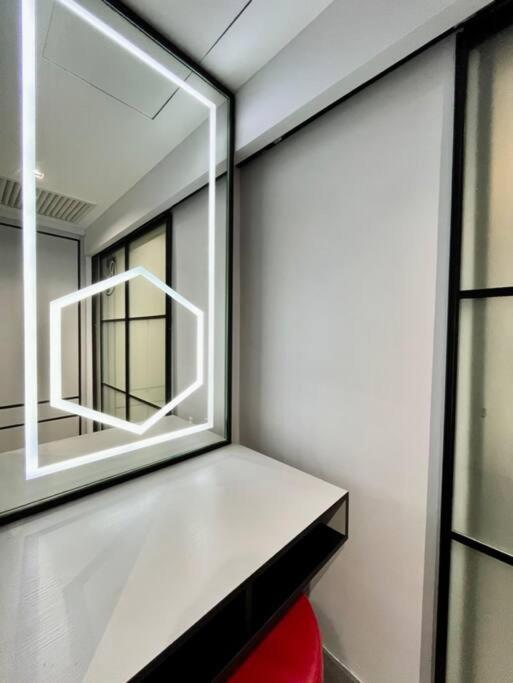 #211 M101 Dang Wangi Klcc View Pool By Livin Kuala Lumpur Exterior foto