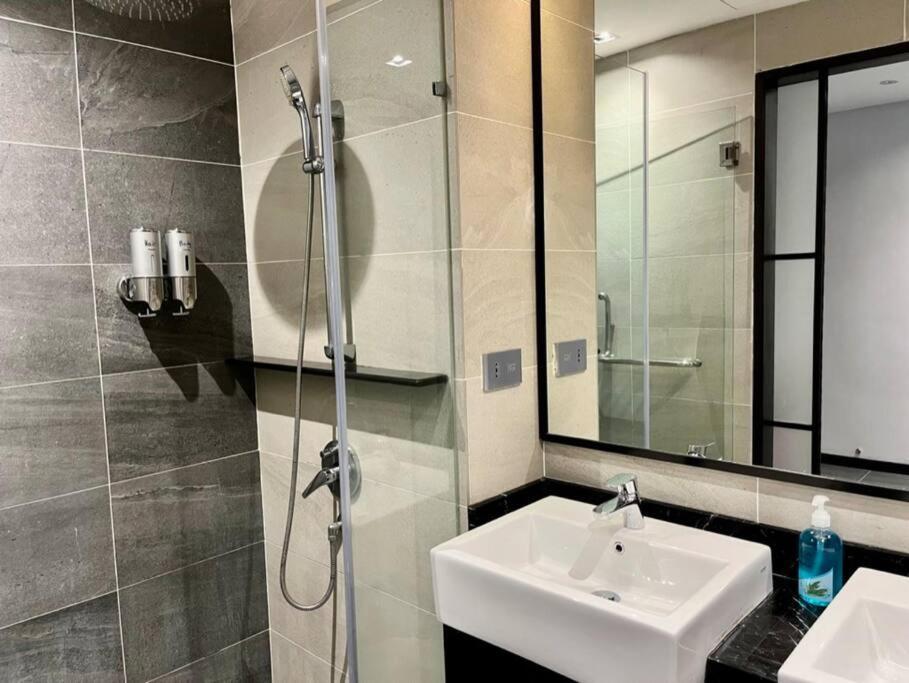 #211 M101 Dang Wangi Klcc View Pool By Livin Kuala Lumpur Exterior foto