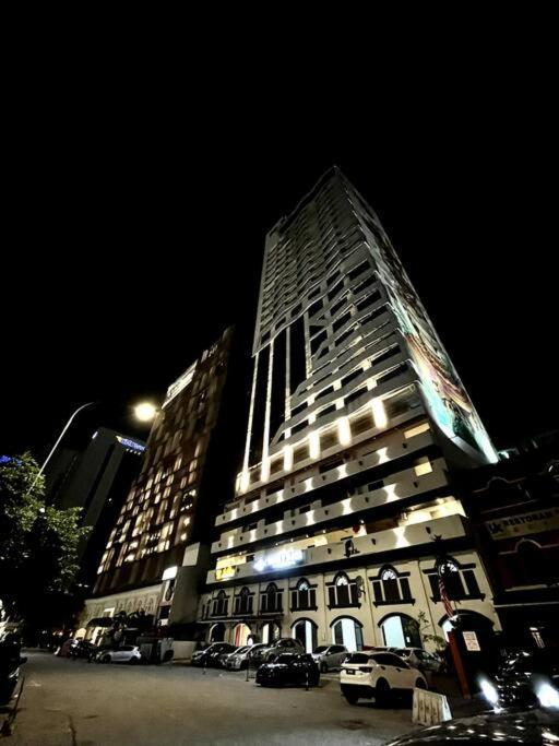 #211 M101 Dang Wangi Klcc View Pool By Livin Kuala Lumpur Exterior foto