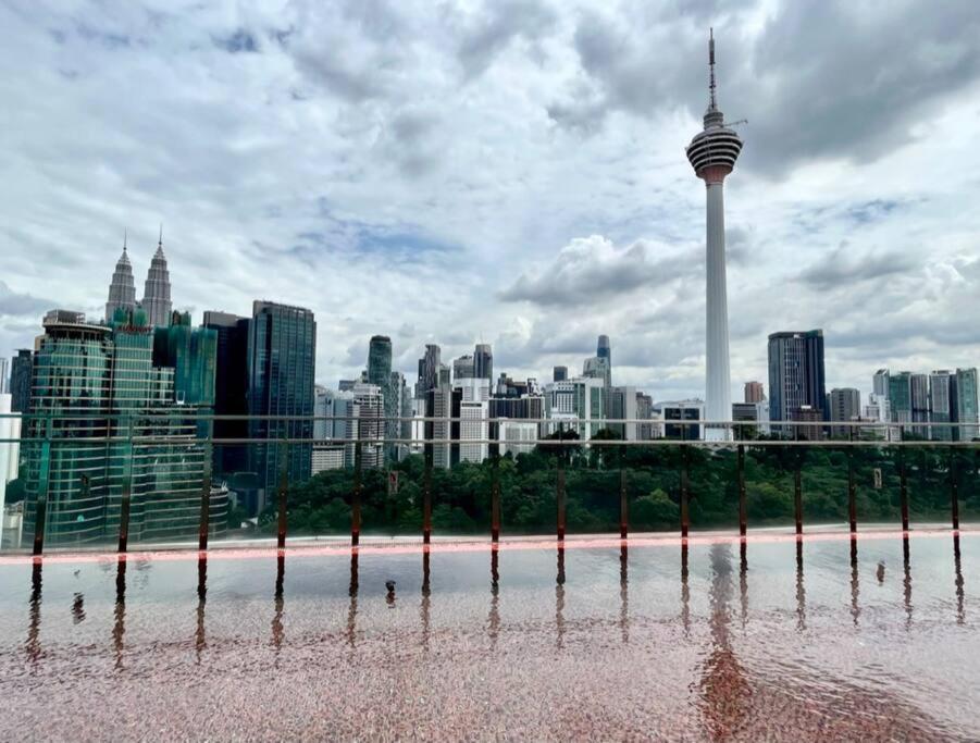 #211 M101 Dang Wangi Klcc View Pool By Livin Kuala Lumpur Exterior foto